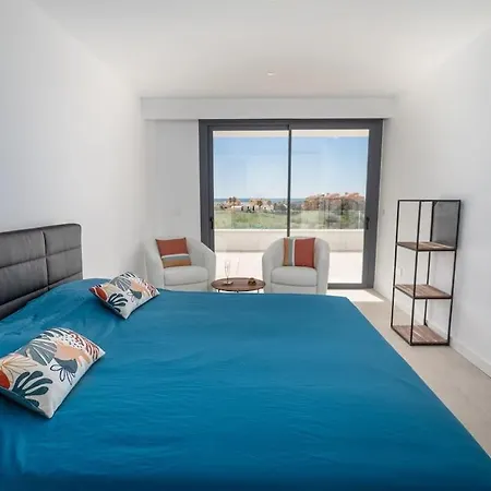 Modern Walking Distance From The Villa