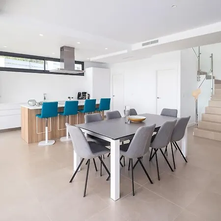 Villa Modern Walking Distance From The Manilva