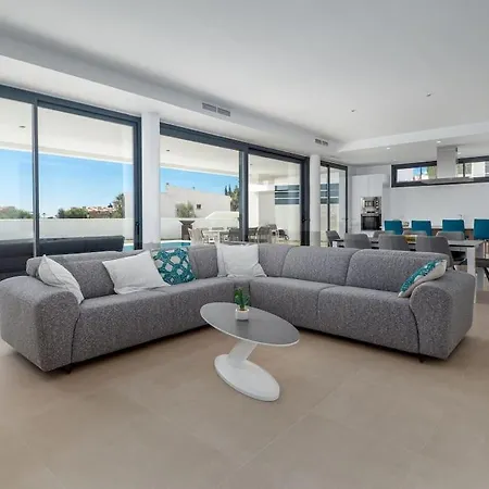Villa Modern Walking Distance From The