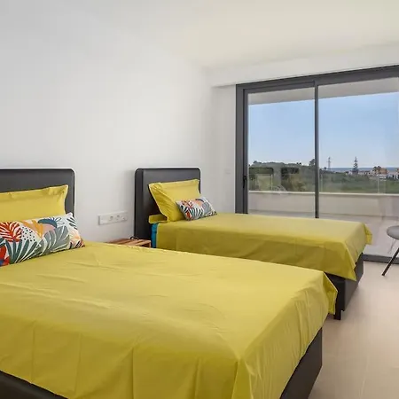 Modern Walking Distance From The Villa *