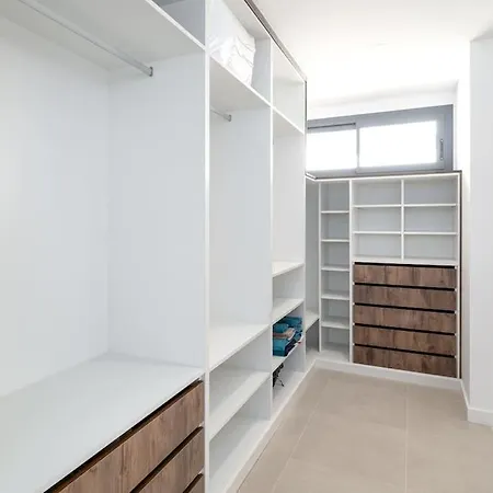 Modern Walking Distance From The Villa