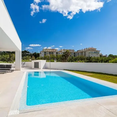 Villa Modern Walking Distance From The *